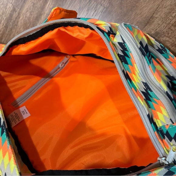 KAVU bag. Backpack Crossbody Purse Sling. Chevron pattern. Outdoor activities. - Picture 5 of 8